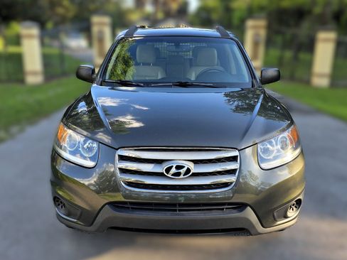 Used 2012 Hyundai Santa Fe GLS image 2