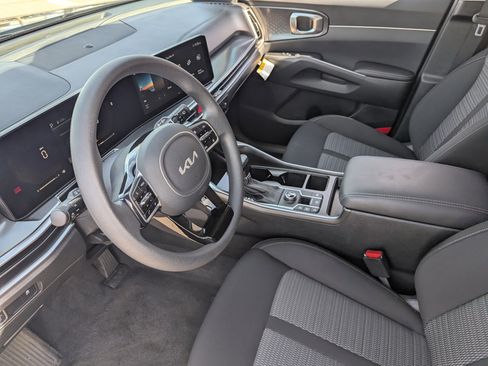 Certified 2025 Kia Sorento LX image 19
