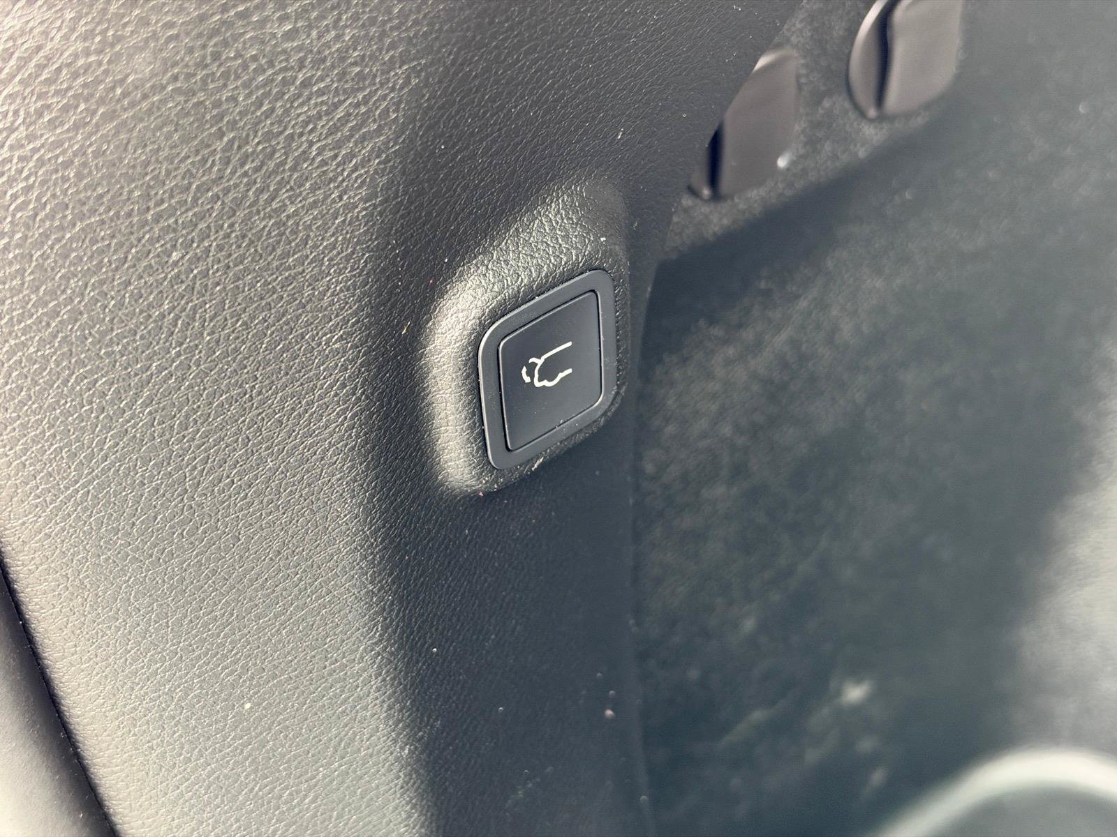 Used 2019 Jeep Cherokee Limited FWD image 6
