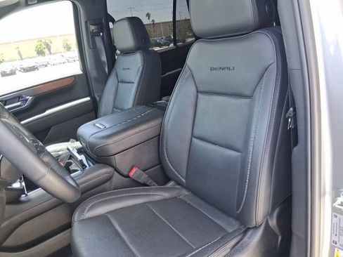 Used 2025 GMC Yukon Denali w/ Sun & Power Step Package AWD/4WD image 13