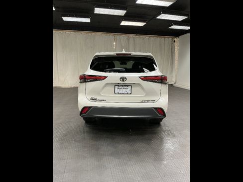 Used 2021 Toyota Highlander Limited image 4