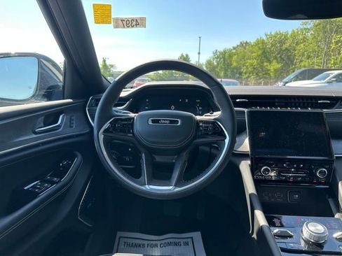 Used 2023 Jeep Grand Cherokee Overland AWD/4WD image 20