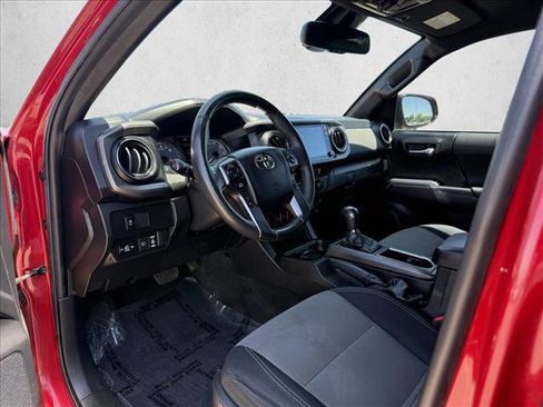 Used 2021 Toyota Tacoma TRD Off-Road w/ Technology Package AWD/4WD image 10