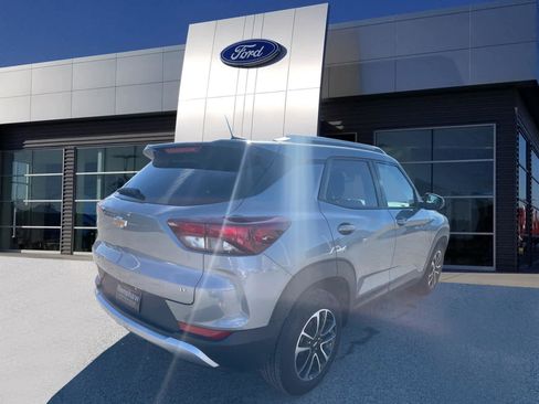 Used 2025 Chevrolet TrailBlazer LT image 2