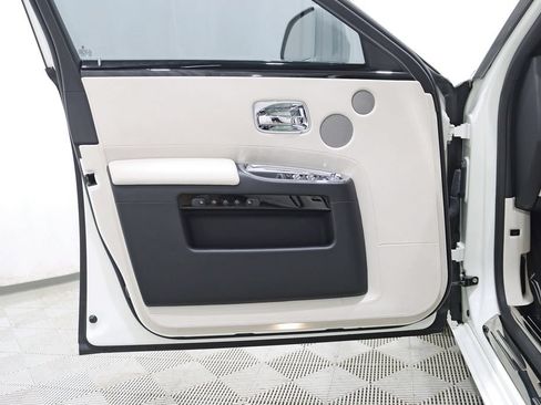 Used 2016 Rolls-Royce Ghost RWD image 38