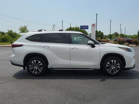 Certified 2025 Toyota Highlander XLE AWD/4WD image 34