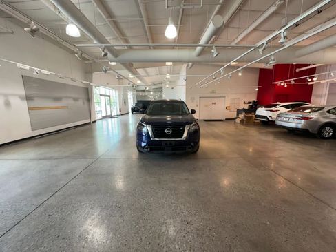 Used 2025 Nissan Pathfinder SV AWD/4WD image 16