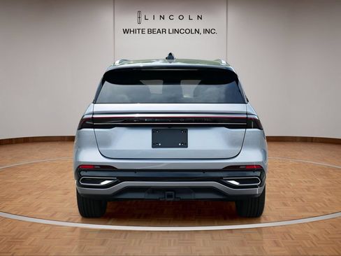 Used 2025 Lincoln Nautilus Reserve AWD/4WD image 6