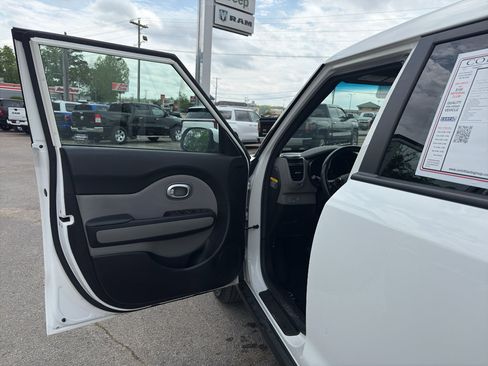 Used 2016 Kia Soul + w/ Eco Package FWD image 17