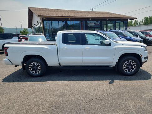 New 2026 Nissan Frontier SV w/ All-Weather Content Package AWD/4WD image 9