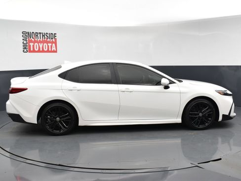 Used 2025 Toyota Camry SE w/ Convenience Package FWD image 5