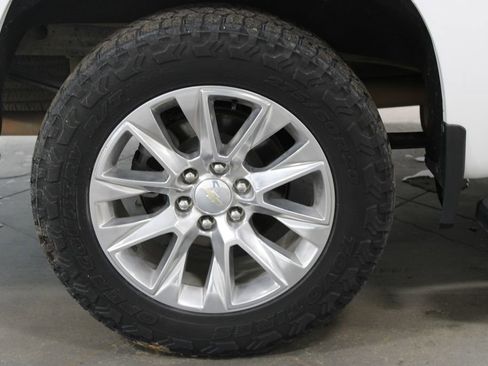 Used 2022 Chevrolet Silverado 1500 LTZ AWD/4WD image 12