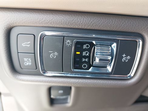 Used 2021 Lincoln Nautilus FWD w/ Equipment Group 101A image 26