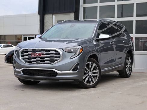 Used 2020 GMC Terrain Denali w/ Denali Premium Package AWD/4WD image 3