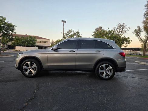 Used 2019 Mercedes-Benz GLC 300 w/ Premium Package image 8