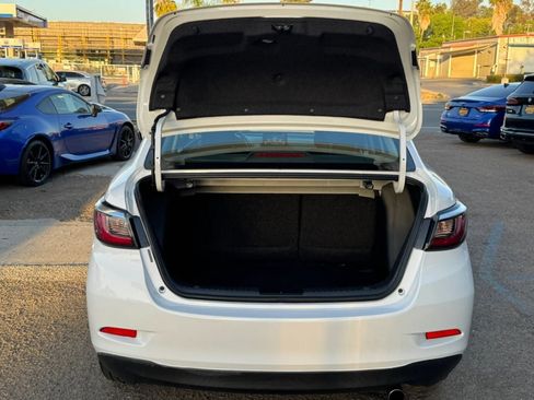 Used 2019 Toyota Yaris LE FWD image 40