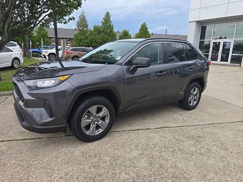 Used 2022 Toyota RAV4 LE AWD/4WD image 11
