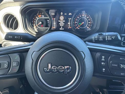 Used 2025 Jeep Wrangler Sport S image 19