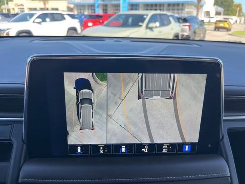 Used 2022 Chevrolet Suburban Z71 w/ Z71 Off-Road Package image 29