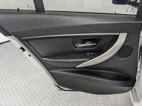 Used 2016 BMW 320i Sedan image 16