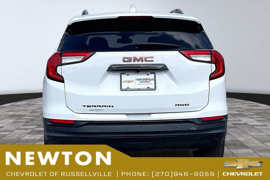 Used 2023 GMC Terrain SLE w/ Driver Convenience Package AWD/4WD image 4