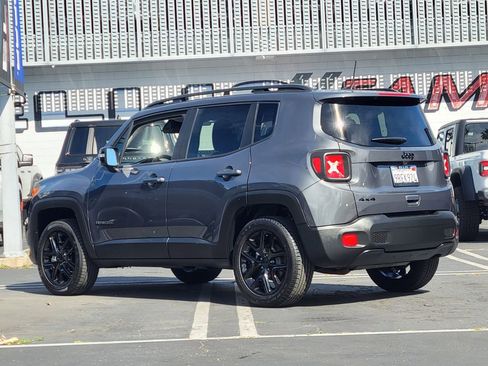 Used 2023 Jeep Renegade Altitude AWD/4WD image 2