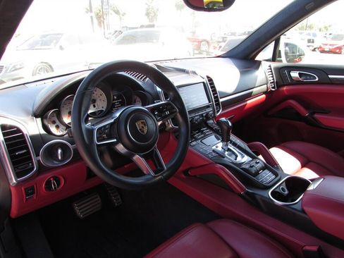 Used 2016 Porsche Cayenne GTS image 9