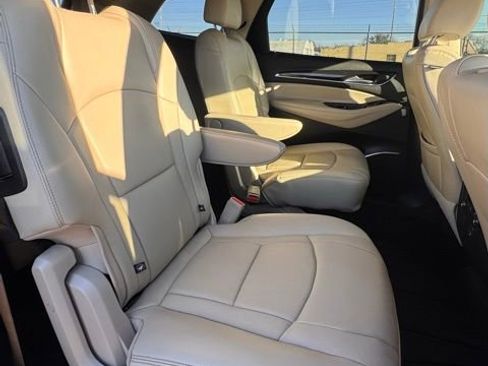 Used 2019 Buick Enclave Essence image 16