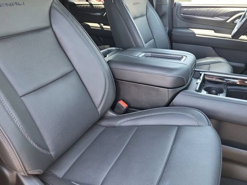 Used 2024 GMC Yukon Denali w/ Advanced Technology Package AWD/4WD image 22