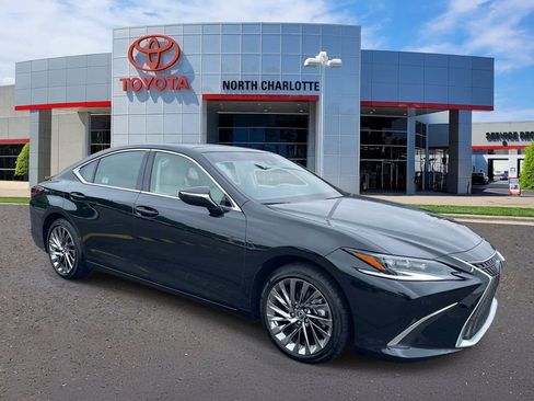 Used 2025 Lexus ES 350 Ultra Luxury FWD image 3