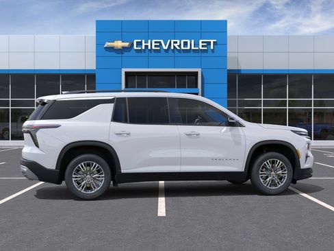 New 2026 Chevrolet Traverse LT w/ Driver Confidence Package AWD/4WD image 5