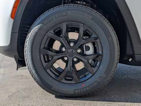 New 2026 Jeep Grand Cherokee Altitude AWD/4WD image 4