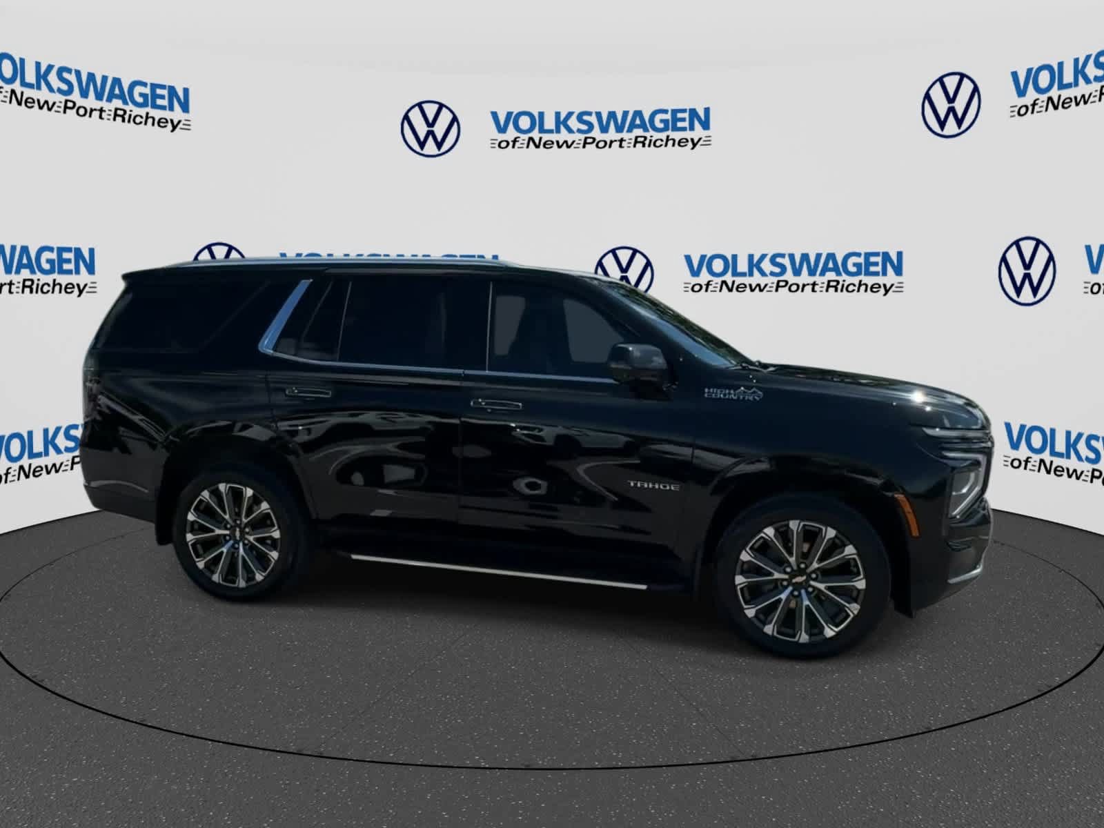 Used 2025 Chevrolet Tahoe High Country AWD/4WD image 9