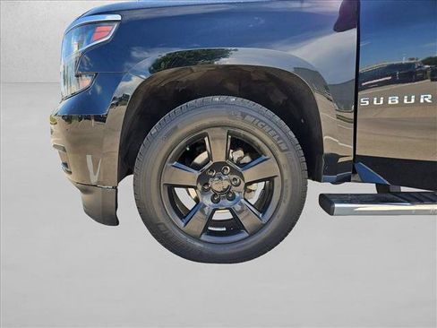 Used 2017 Chevrolet Suburban LT RWD image 23