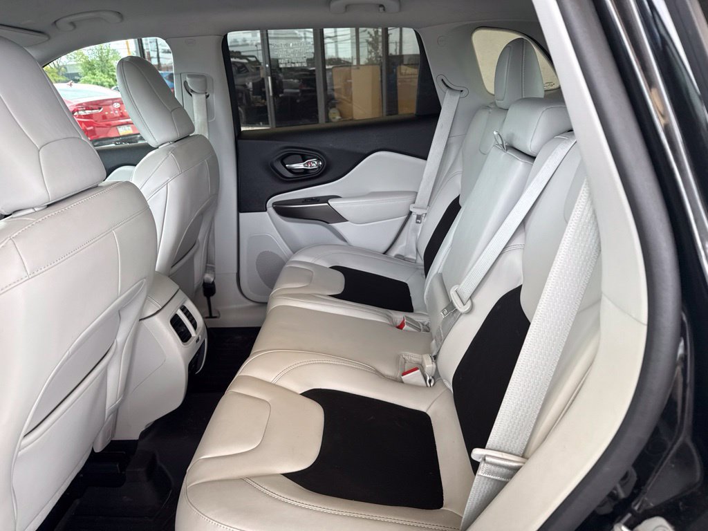 Used 2020 Jeep Cherokee Latitude Plus AWD/4WD image 12