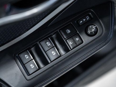 Used 2018 Toyota C-HR XLE image 34