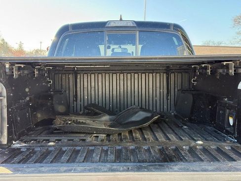 Used 2016 Toyota Tacoma TRD Sport image 9