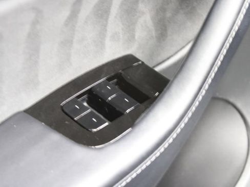 Used 2021 Tesla Model Y Long Range AWD/4WD image 11