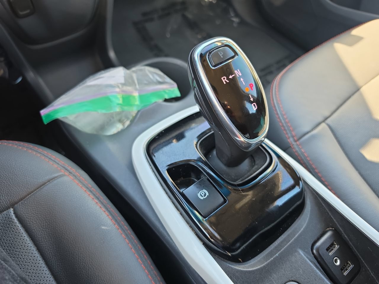 Used 2019 Chevrolet Bolt Premier w/ Infotainment Package FWD image 15