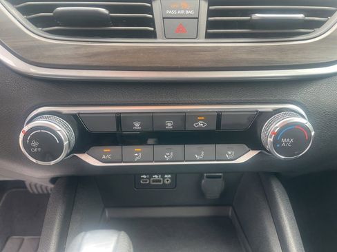 Used 2025 Nissan Altima 2.5 SV FWD image 24