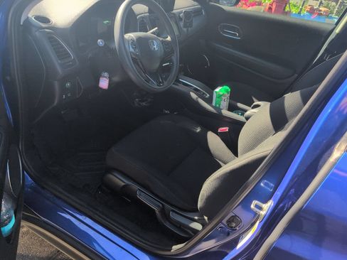 Used 2018 Honda HR-V EX image 3