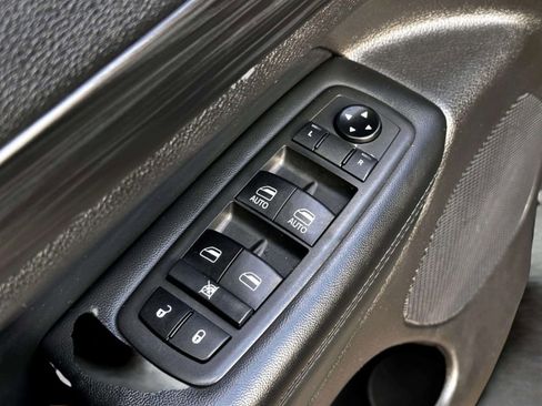 Used 2019 Jeep Grand Cherokee Laredo image 15