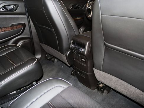 Used 2022 GMC Acadia Denali w/ Black Diamond Edition AWD/4WD image 67