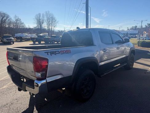 Used 2018 Toyota Tacoma TRD Off-Road image 4