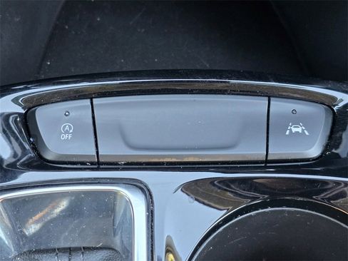 Certified 2025 Chevrolet Trax LT image 23