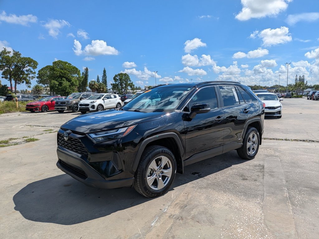 Used 2024 Toyota RAV4 XLE AWD/4WD image 4