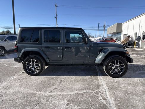 Used 2024 Jeep Wrangler Unlimited w/ Convenience Group image 7