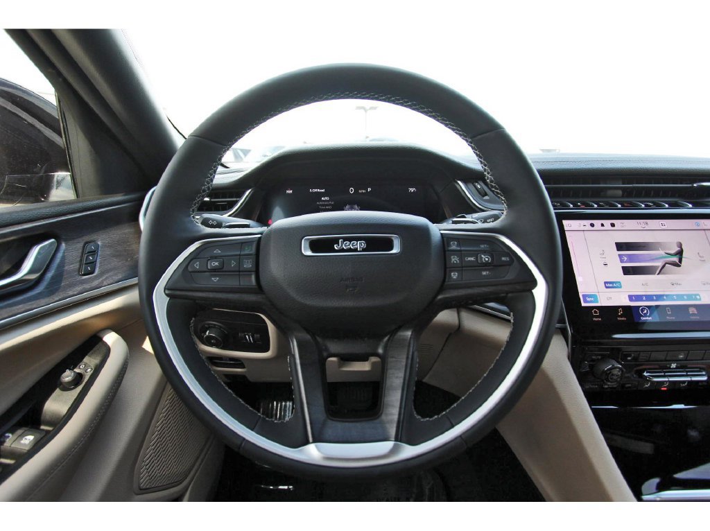 Used 2024 Jeep Grand Cherokee Limited AWD/4WD image 14