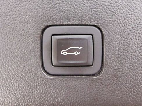 Used 2018 Chevrolet Traverse LT w/ LPO, 'HIT The Road' Package image 31