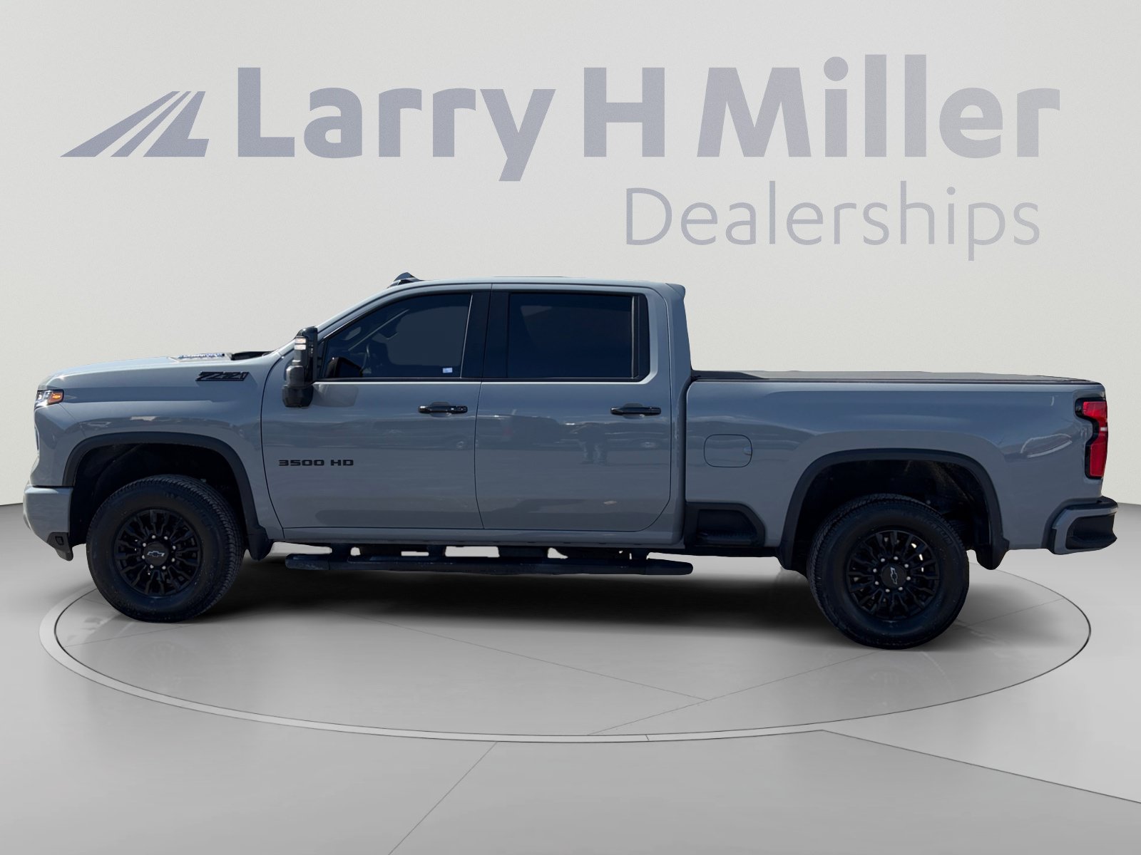 Used 2024 Chevrolet Silverado 3500 LTZ w/ LTZ Plus Package AWD/4WD image 2